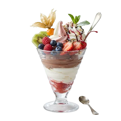 Eisbecher mit frischen Früchten und Beeren – frische Zutaten im Softeisparadies